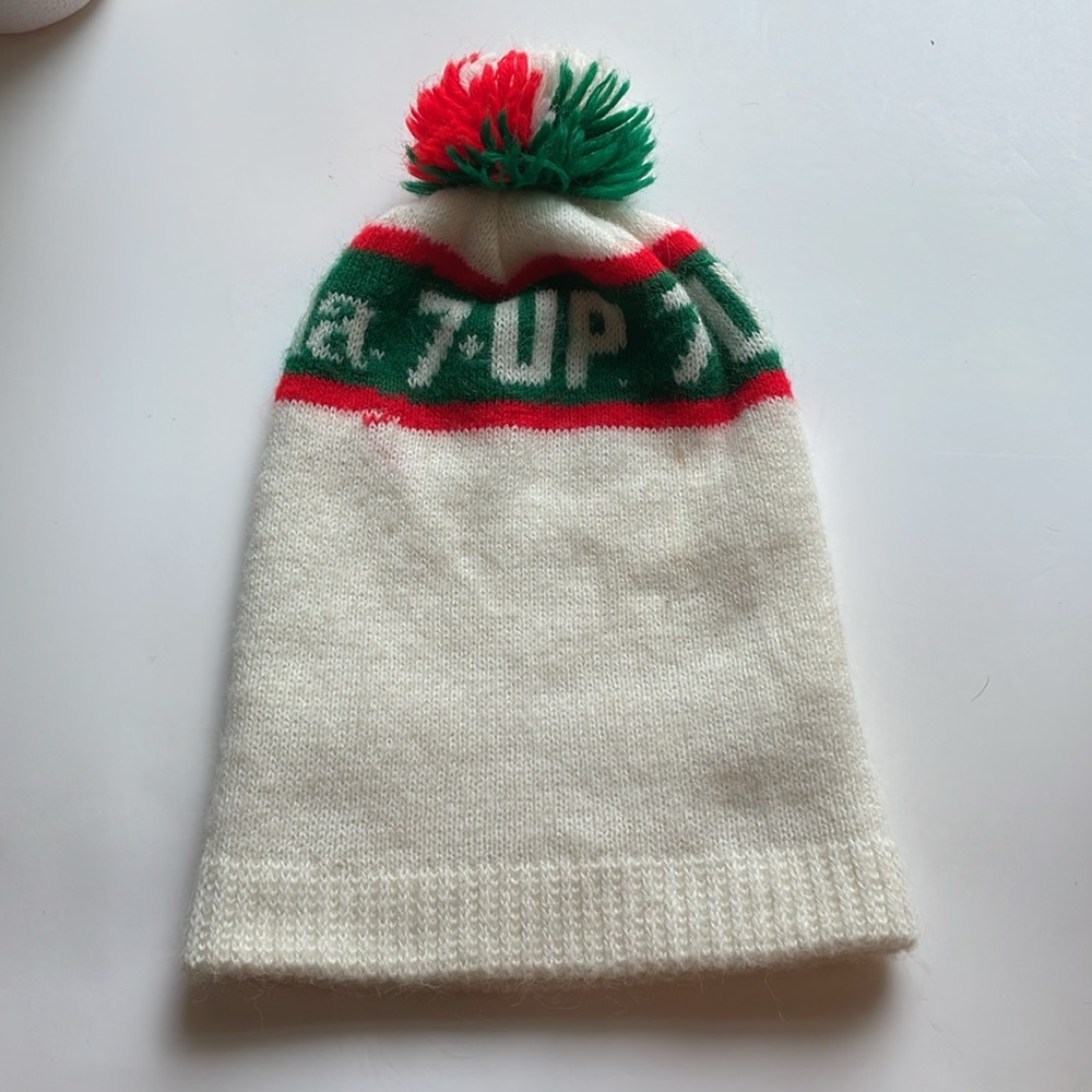 Vintage 7 Up the uncola beanie hat cap knitted white green and red